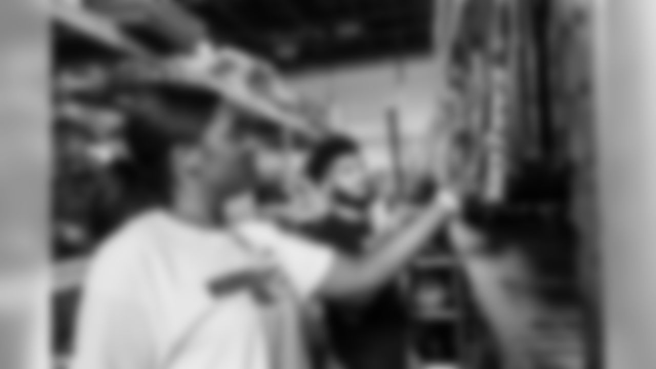 092319HuddleFor100WarehousePreview_0043