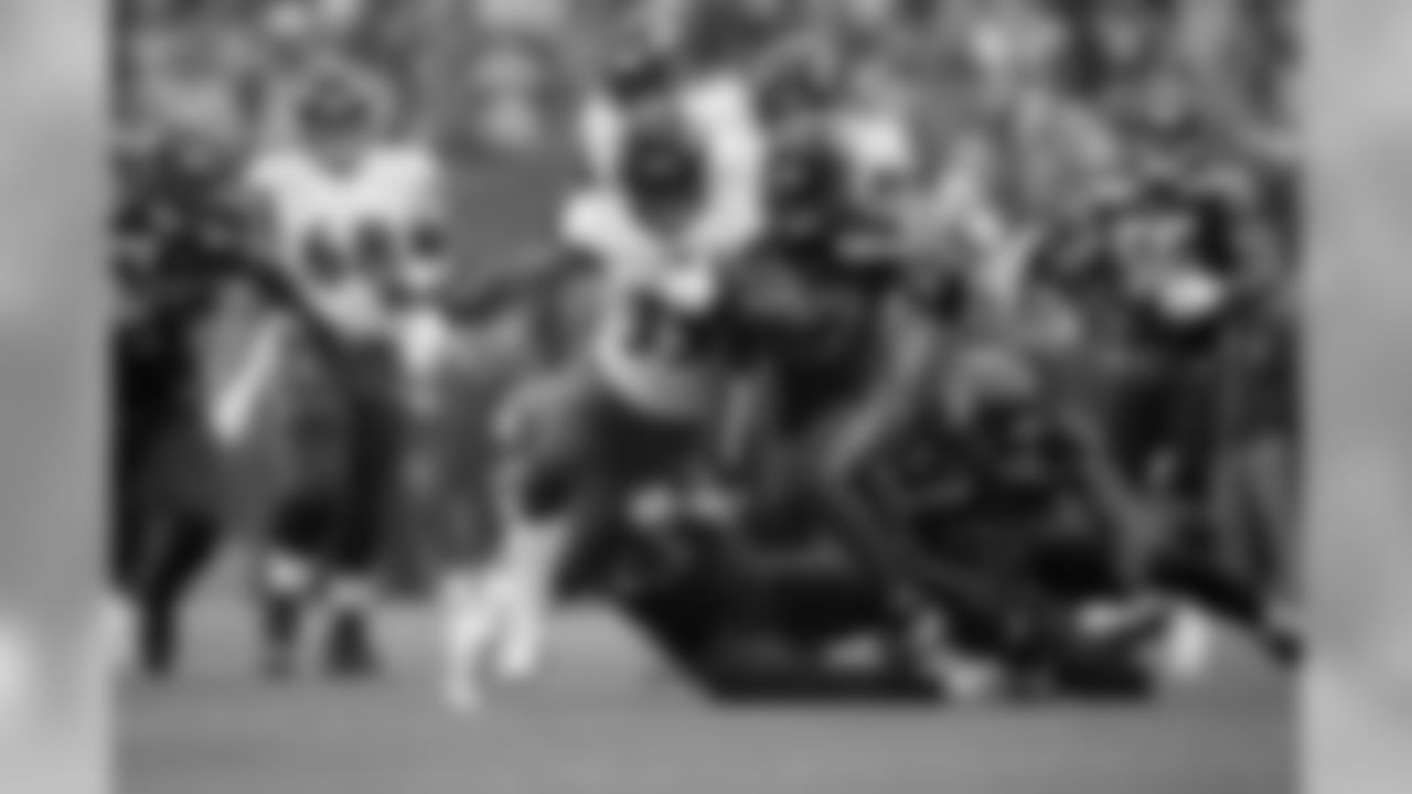 RB Gus Edwards