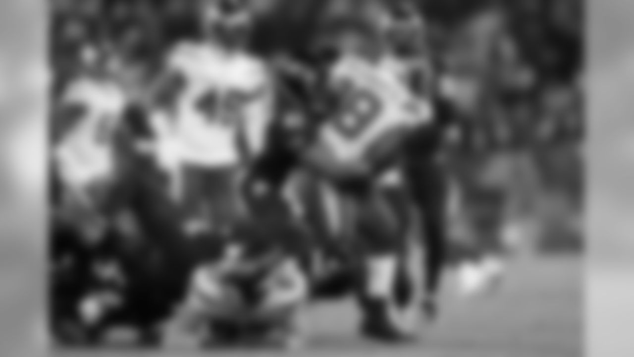 DB/LB Anthony Levine Sr.