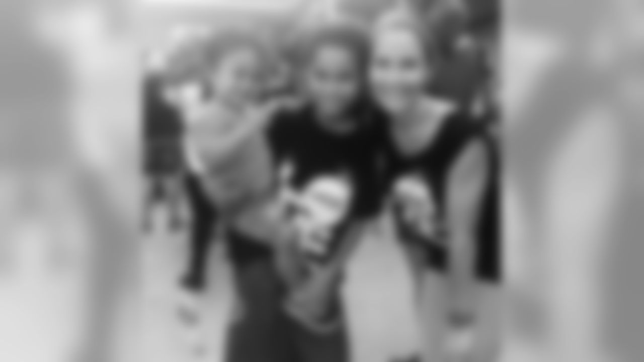 aceandsmitty[Steve Smith Sr.]: Having such a great time with @elevationchurch at One7! Once again, such a privilege and honor to be a part of this church family.