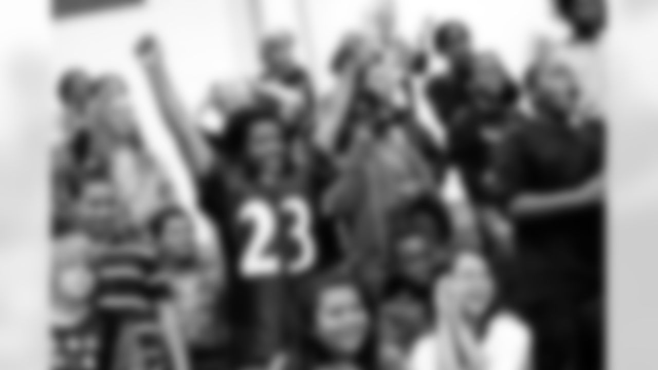 More than 250 sixth-graders at Cockeysville Middle School and Mayfield Woods Middle took the Play 60 Challenge with Ravens players Ray Rice, Kelley Washington and Lardarius Webb on Oct. 13, 2009.