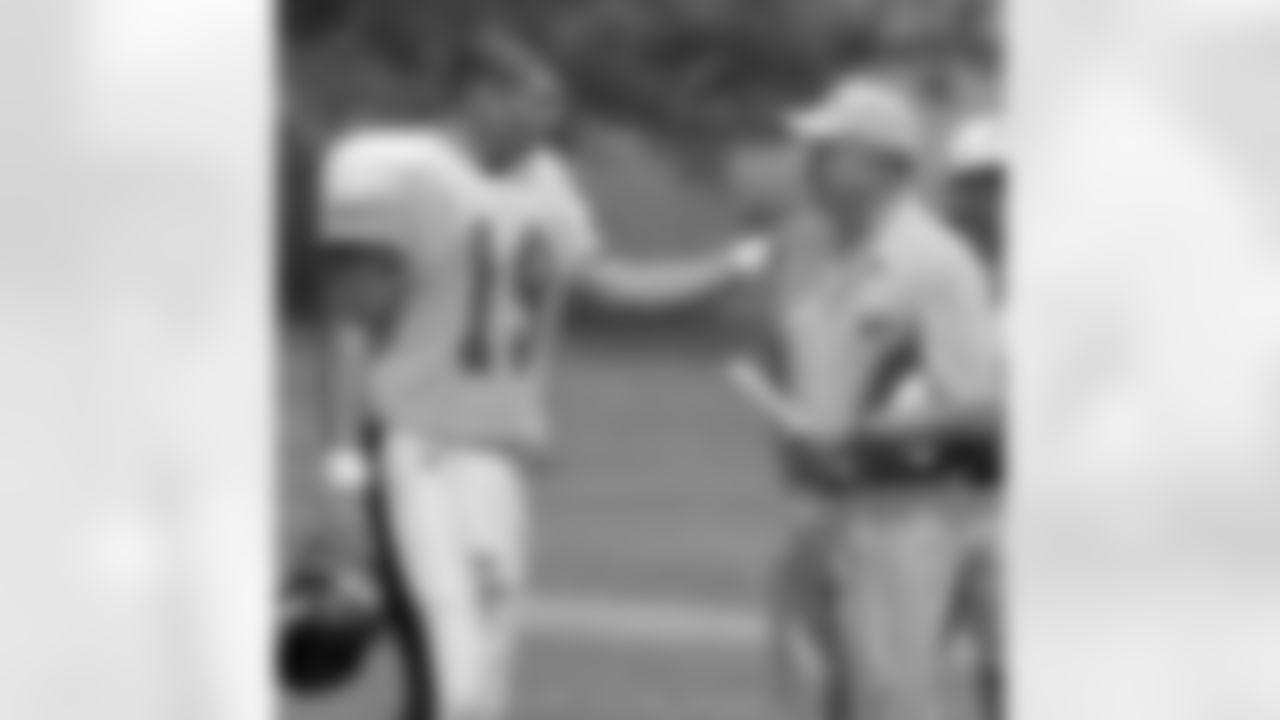 1999 – QB Scott Mitchell
Looking for a starting quarterback, the Ravens acquired Mitchell from the Lions in exchange for third-round and fifth-round picks. Mitchell started just two games and struggled with one touchdown pass and four interceptions before being benched in favor of Stoney Case in Week 2. Tony Banks became the eventual starter that year, and Mitchell never played again before signing with the Bengals the following season.