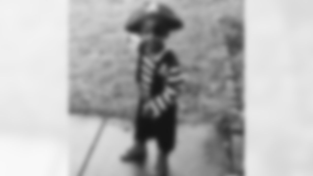 alevine[Anthony Levine Sr.]: (No Caption)