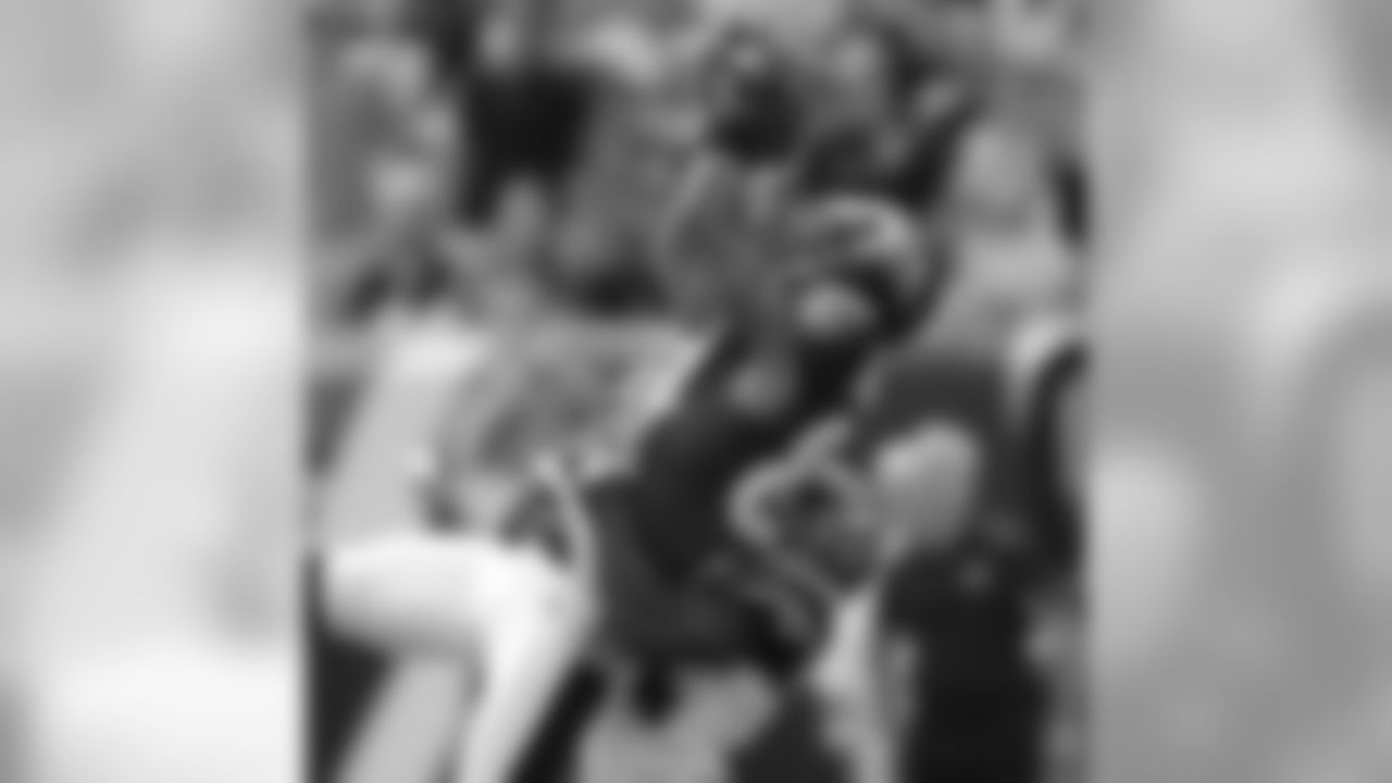 9/7/2010 – Signed WR T.J. Houshmandzadeh