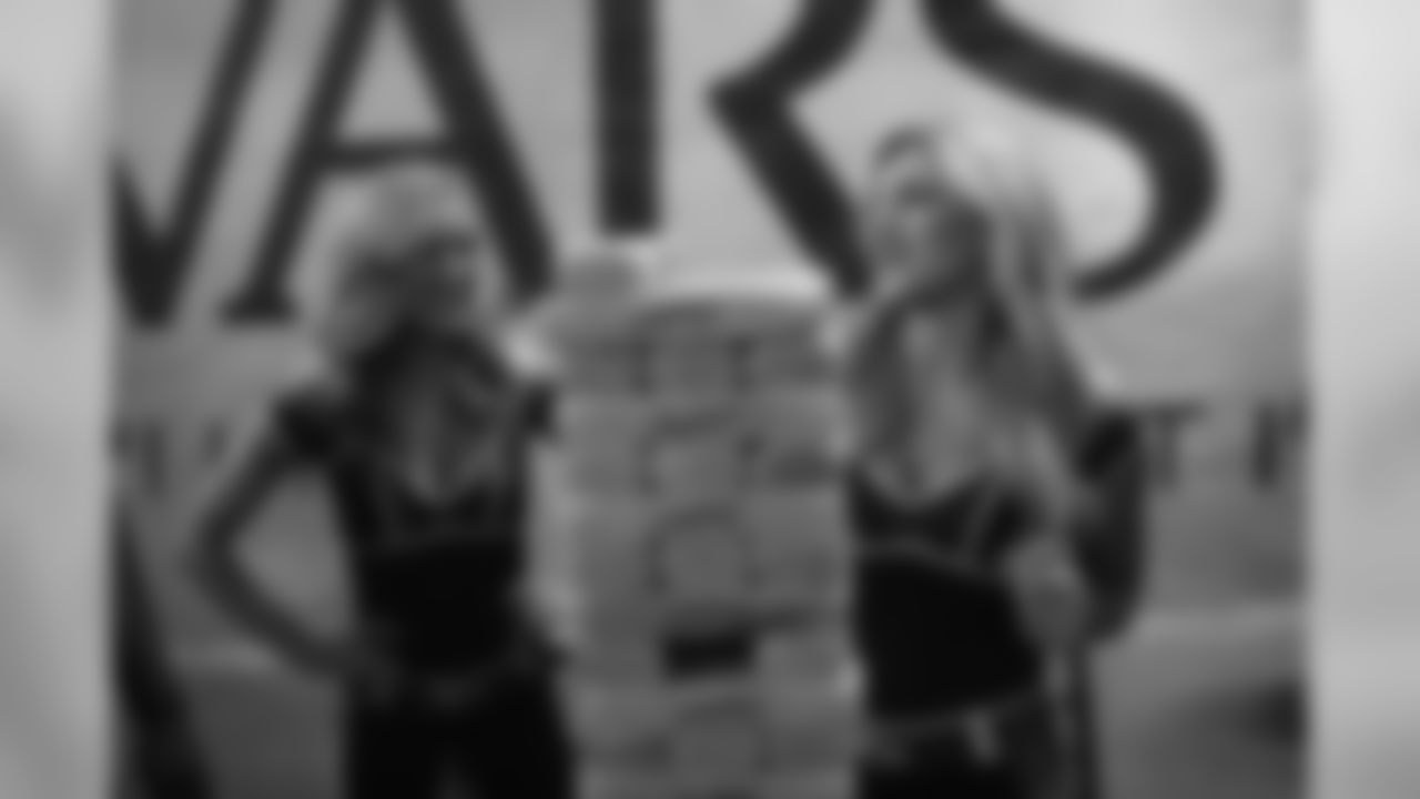 September 19, 2019
Ravens Bar Crawl in Federal Hill, Baltimore on September 19, 2019. The Ravens Cheerleaders, PlayMakers, Poe, and alumni ILB, Jameel McClain, and P, Kyle Richardson.
Bars visited were Wayward, Mothers, Nobles, Crossbar, and Magerks.