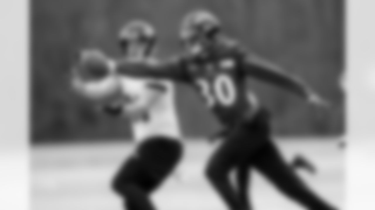 CB Chris Westry breaks up a pass intended for TE Tony Poljan