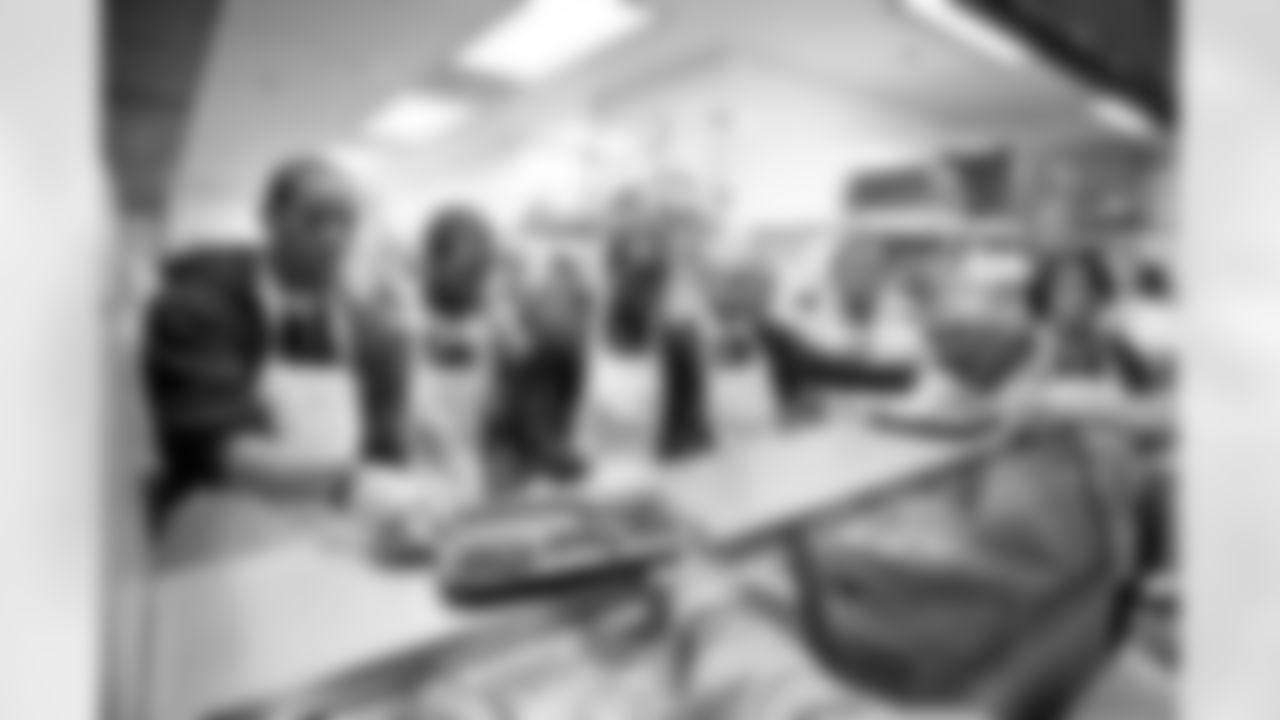 Ravens players, including LB Ray Lewis, RB Ray Rice, G Ben Grubbs and LB Jameel McClain provided Thanksgiving meals to 1,500 Maryland families this year. Each year, 235,000 people throughout Maryland rely on community feeding programs to avoid going hungr