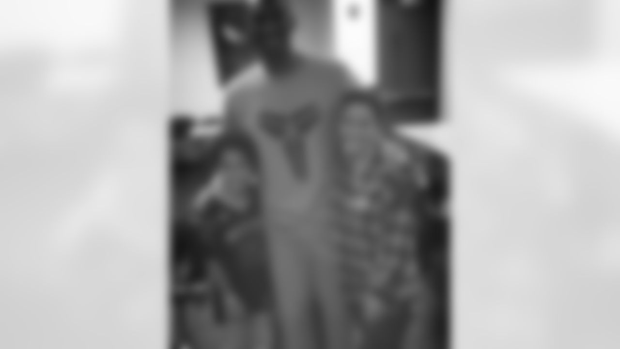 aceandsmitty[Steve Smith Sr.]: Ace & Bam meeting with #blackMamba in his last trip to Charlotte.. Bam was on cloud 9 (mom & son night)