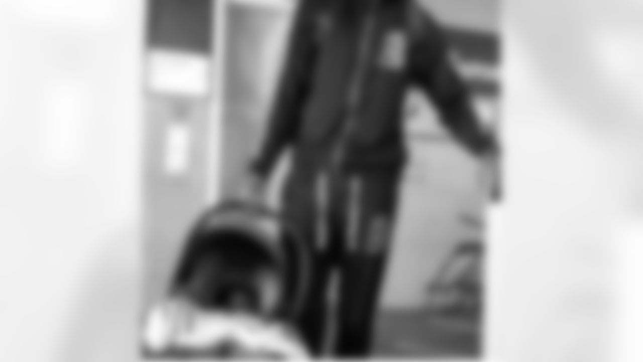 cmatt__13 [Chris Matthews] When you got something to Luv you got to Liv your Lief that's @luvlivlief