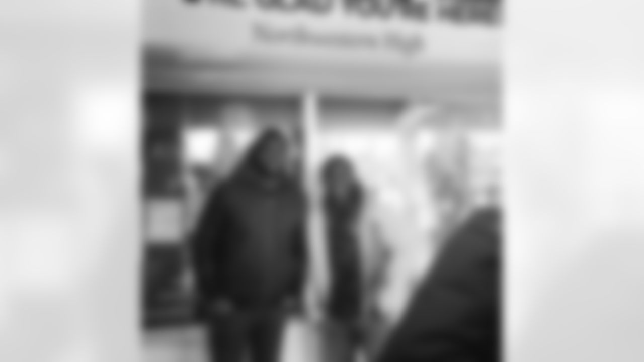 jforsett [Justin Forsett]: Couldn't have a better person to serve with here in Flint today. @torreysmithwr is one of the most giving people I know. He loves to help and serve the community & one day he will receive the Man of the Year award for all his work. I appreciate you bro!!