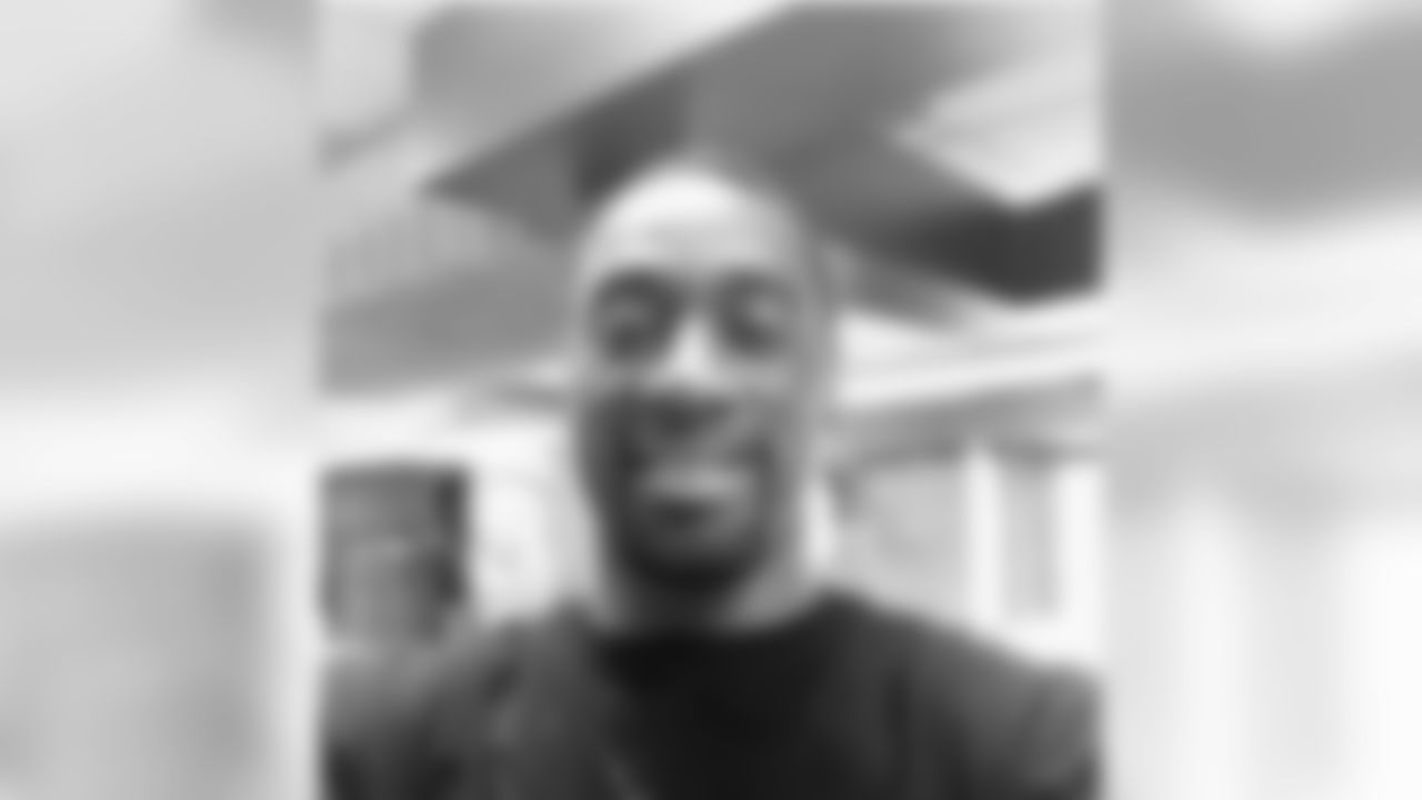 l_webb21[Lardarius Webb]:What's up IG? #SelfieWhyNot #ThoughtIdMissMyHair #Not