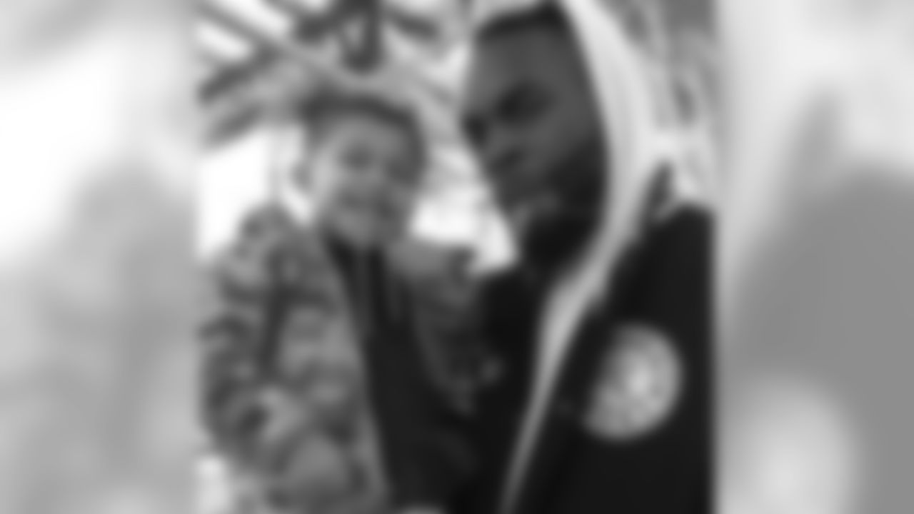 man_dammn9 [Matthew Judon] When they got you on camera doing bad stuff with your friends. #gobestfriend #thatsmybestfriend swipe and like