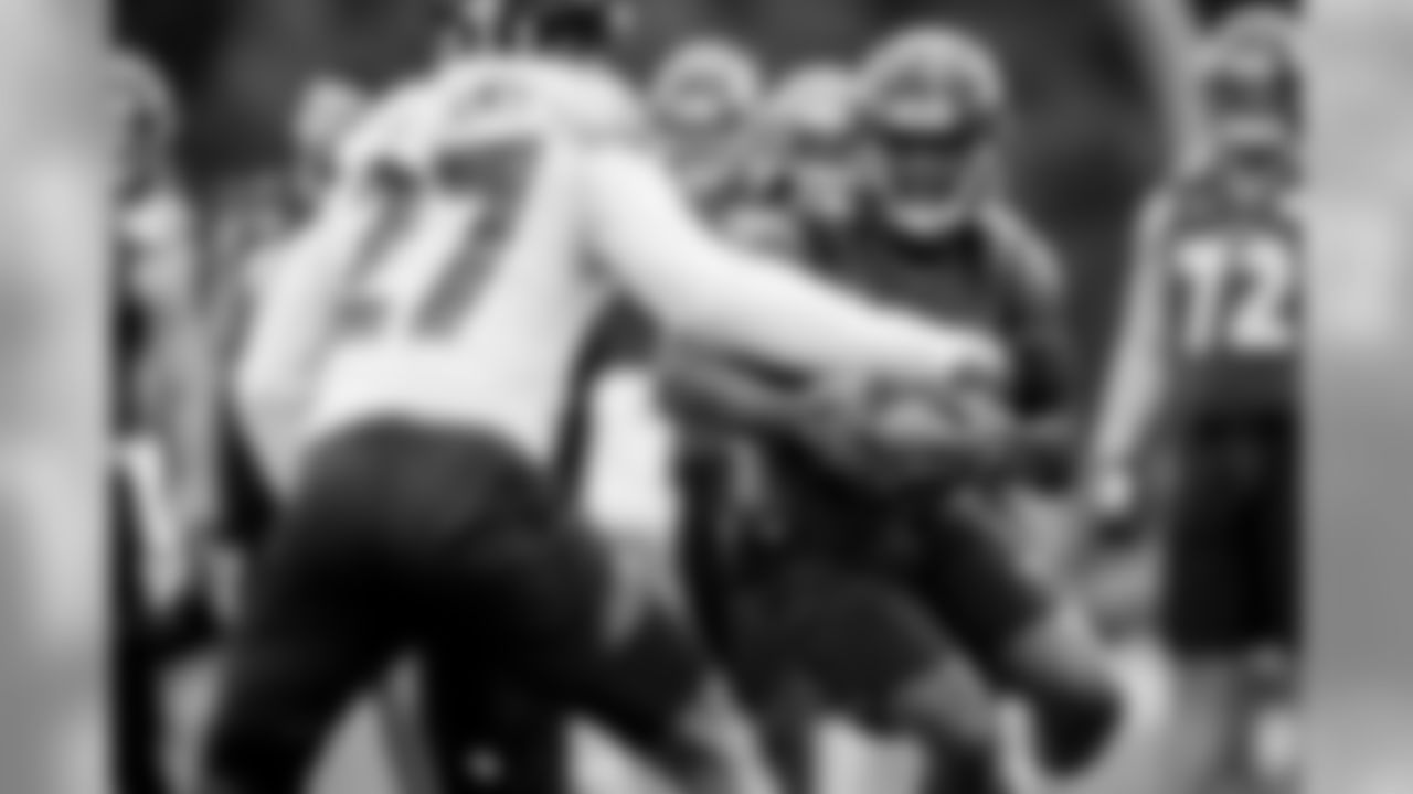 RB Mark Thompson