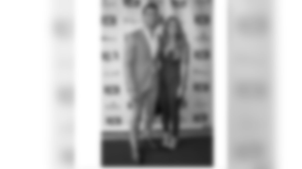 jtuck9[Justin Tucker]:Thanks to @indochino for suiting up my groomsmen & me for our wedding! #fresh