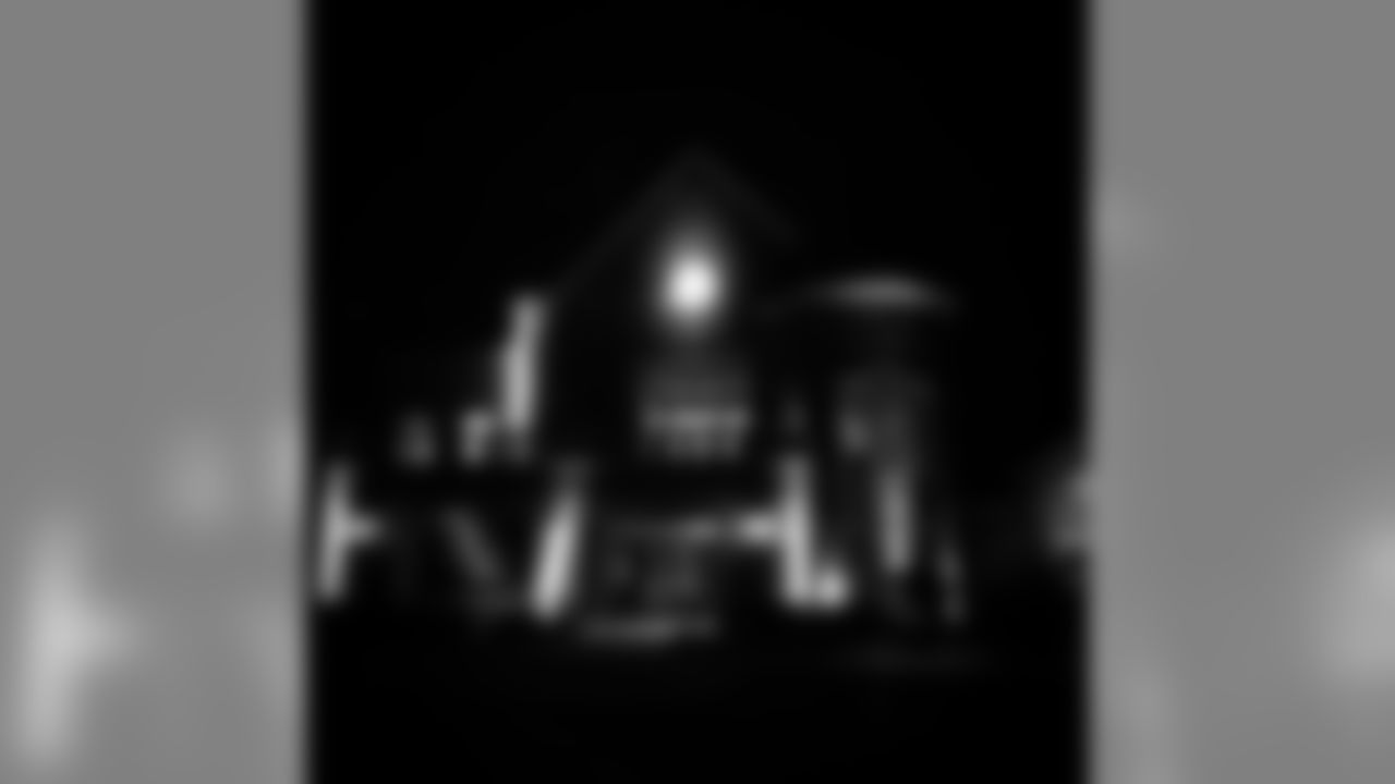 ravens[Baltimore Ravens]:This is how the training facility does holiday lights. #RavensNation #Ravens