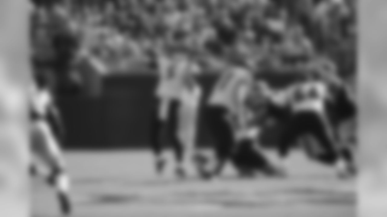 Images from the first quarter of the Ravens' Week 11 game in Carolina on Sunday, Nov. 21, 2010.