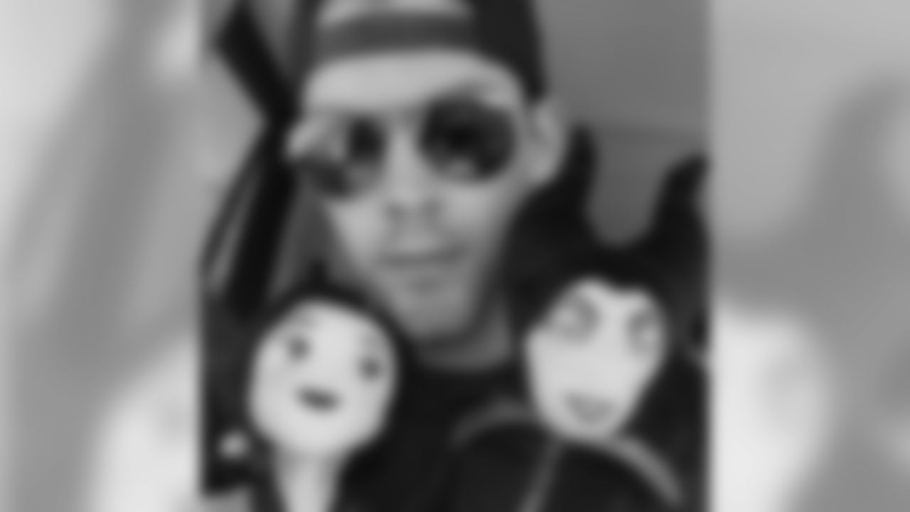 jtuck9[Justin Tucker]:Rollin' w/ mah girls Mulan & Maleficent #UncleSwag