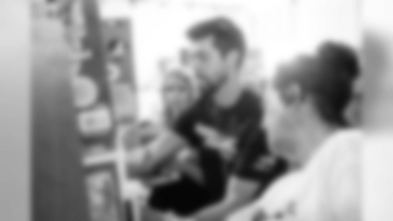092319HuddleFor100WarehousePreview_0036