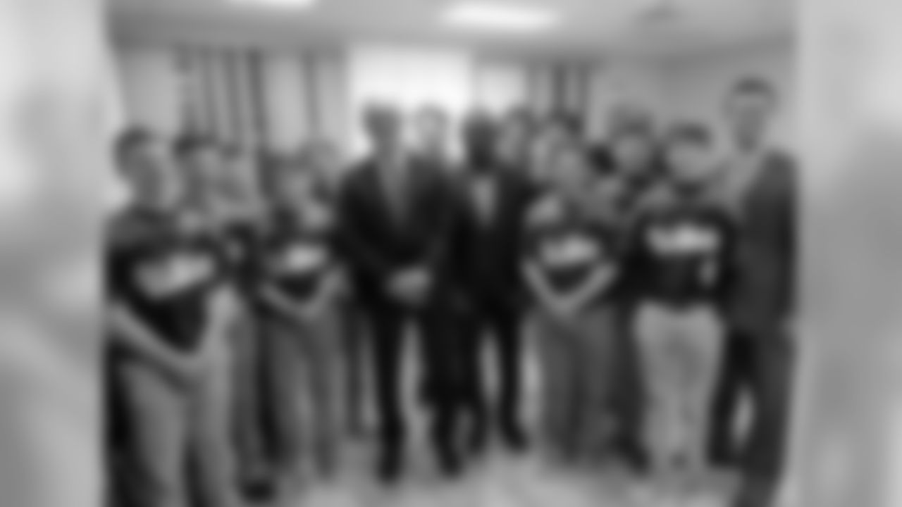 jforsett[Justin Forsett]: Hanging out with my friends @SouthwestAir #SWAPic