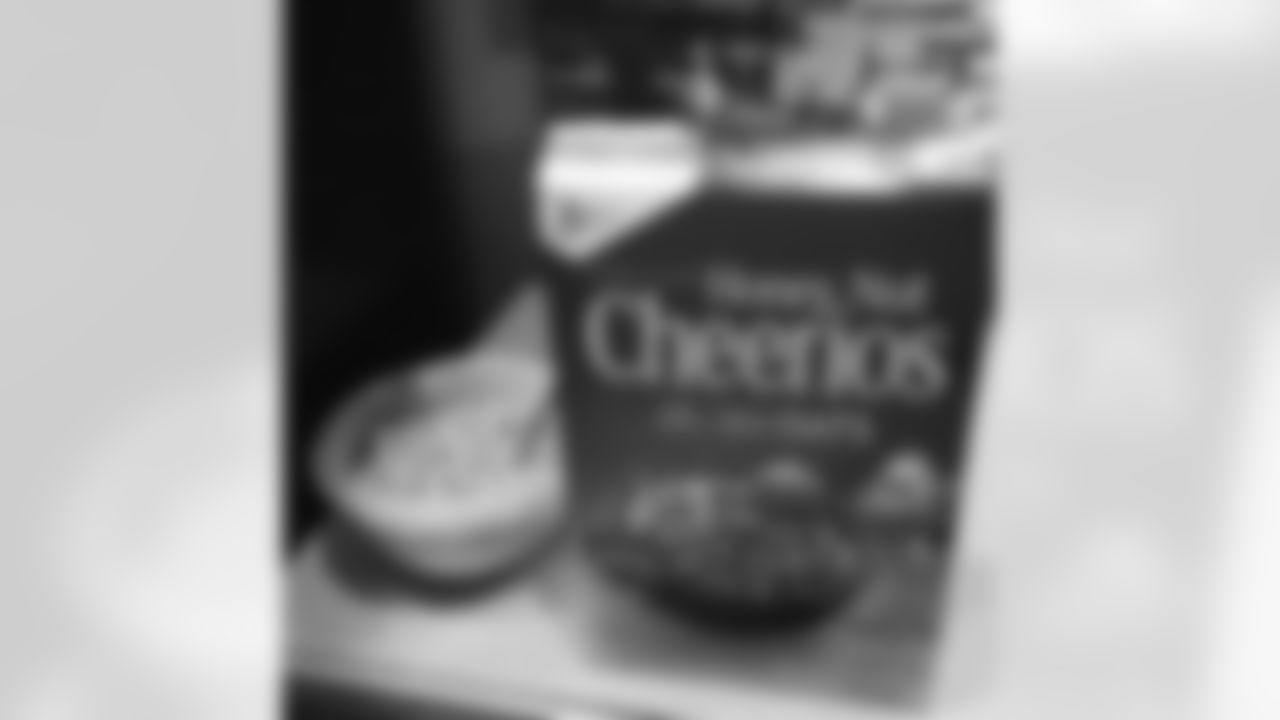 jforsett[Justin Forsett]: Decided to enjoy myself a nice bowl of cereal! #Top5Cereal #DontJudgeMe Tag a friend that has terrible taste in cereal lol @aceandsmitty @lecrae @zobot_34 @juicecheck44