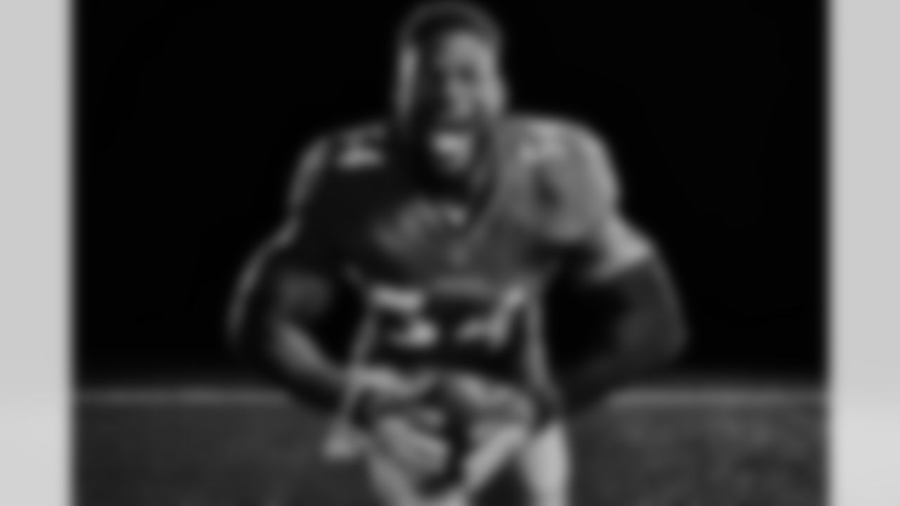 OLB Tyus Bowser