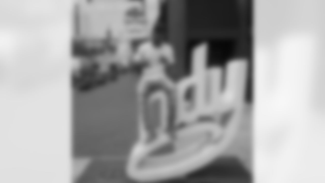 willied_effect [Will Daivs]: Made it to #Indy safe and sound. GameDay tomorrow! Couldn't be more excited!!! #LoveIndy #RavensNation #LoveLife Thanks for the hat @ynotsingley it's become my favorite!!!