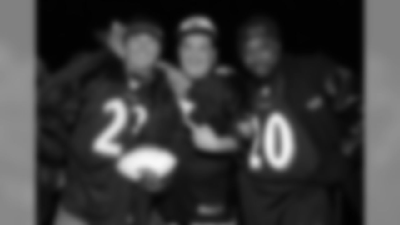 Nearly 1,000 fans gather in Owings Mills to show their support for the Ravens after they play in the AFC Championship game in January 2009. [Courtesy of Cappy Jackson]