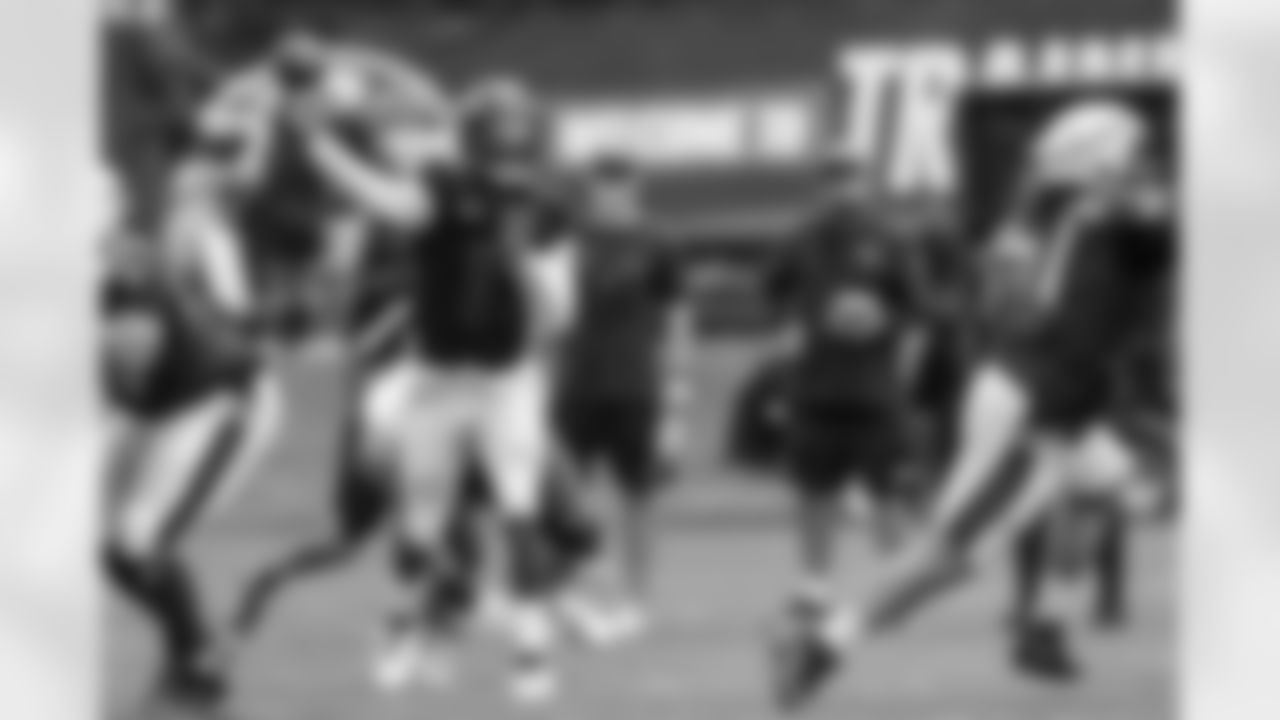 QB Josh Johnson