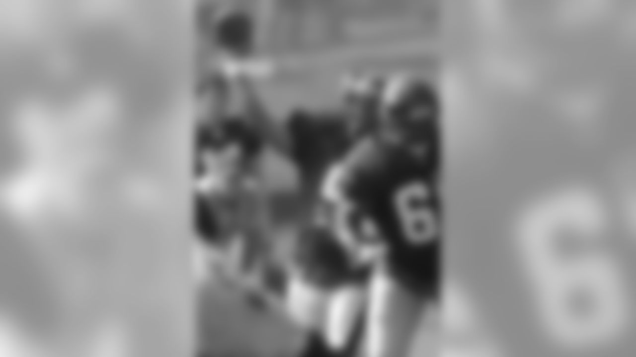 Steve McNair 2006 Training Camp action
