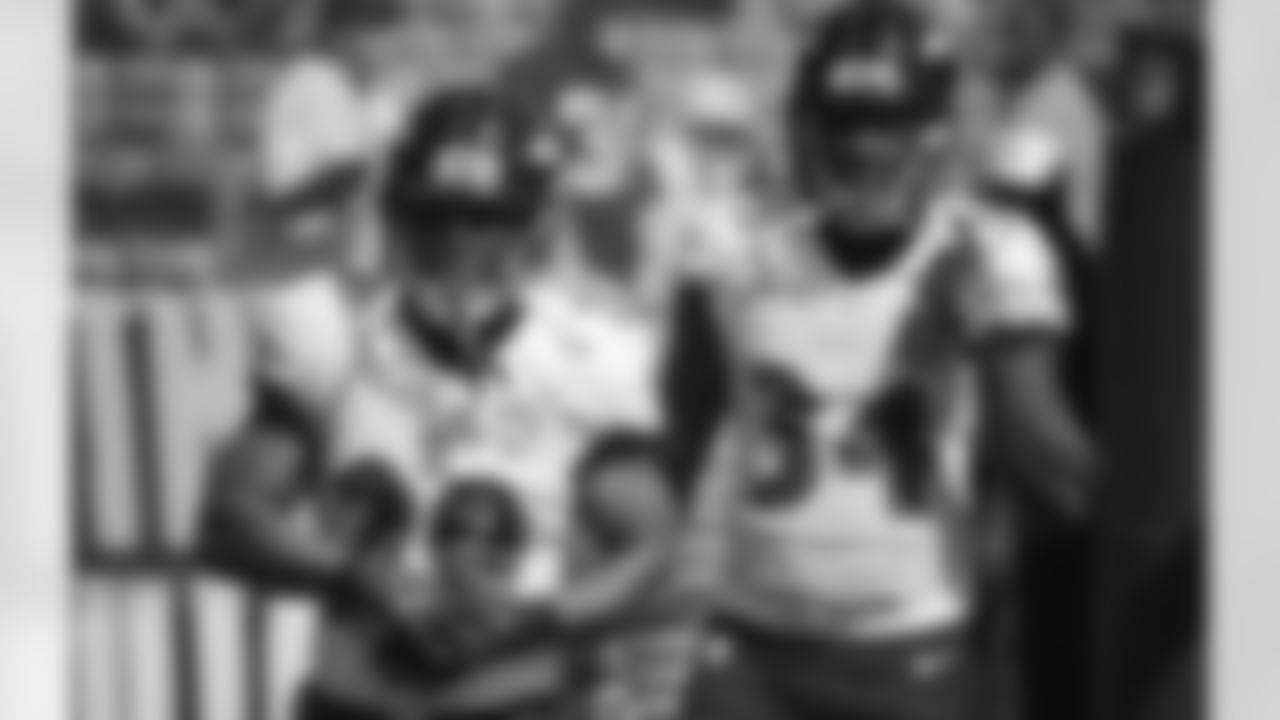 zobot_34 [Lorenzo Taliaferro]: The duo be back in action soon just wait on it @jforsett [Justin Forsett]