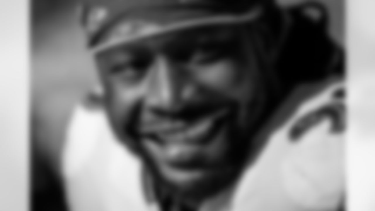 LB Pernell McPhee