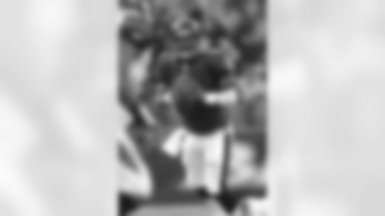 Steve McNair game action from the 2006 season.