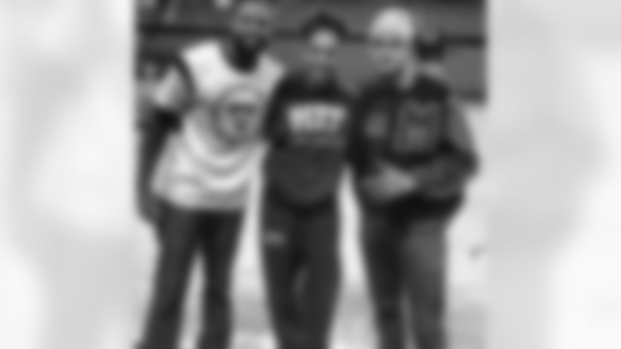 torreysmithwr [Torrey Smith]: Shoutout to my lil sis and bro @quelzz13 and @dex_25 ....proud of their progress! True examples of student athletes. Shoot them a follow