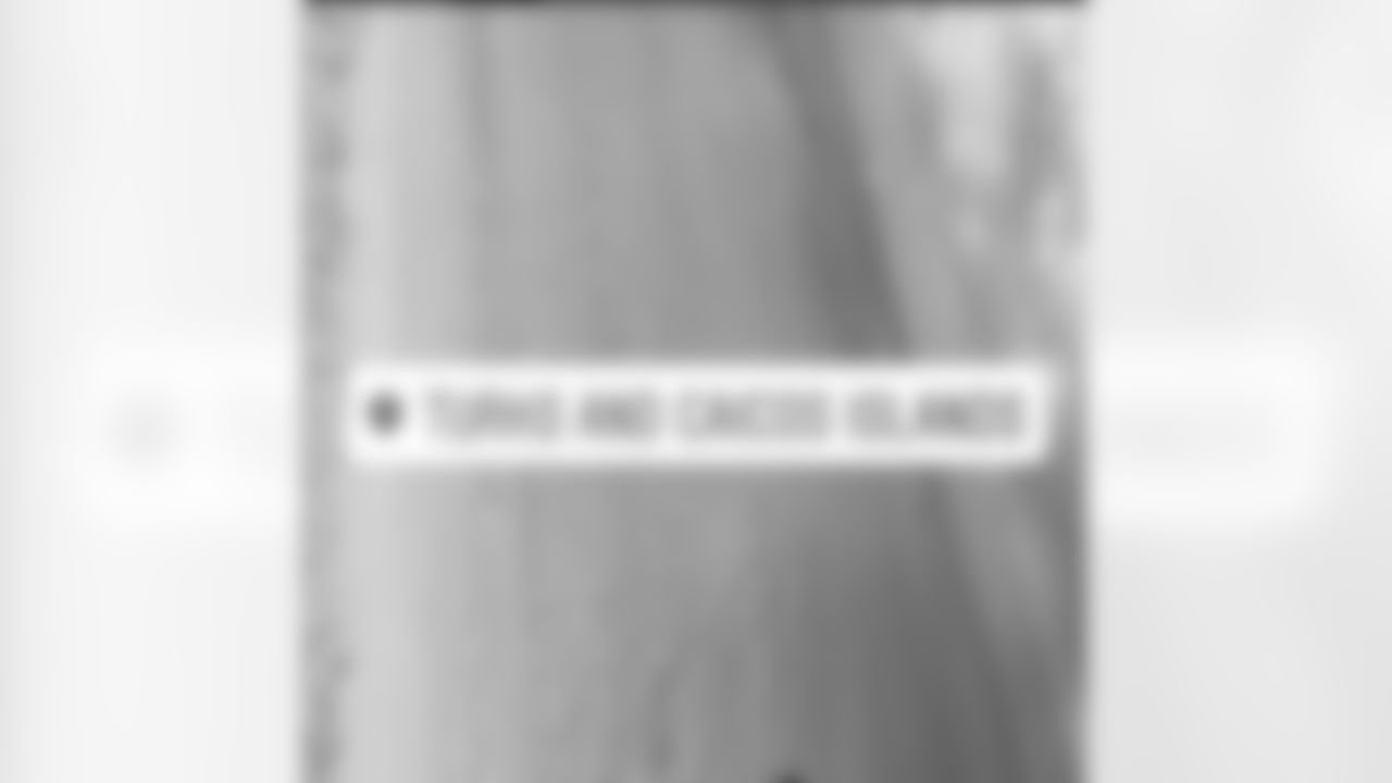 b_perriman11 [Breshad Perriman] Thank you to @passportpleasures for putting together this trip. It was a once in a life time experience  #backtowork #blessed