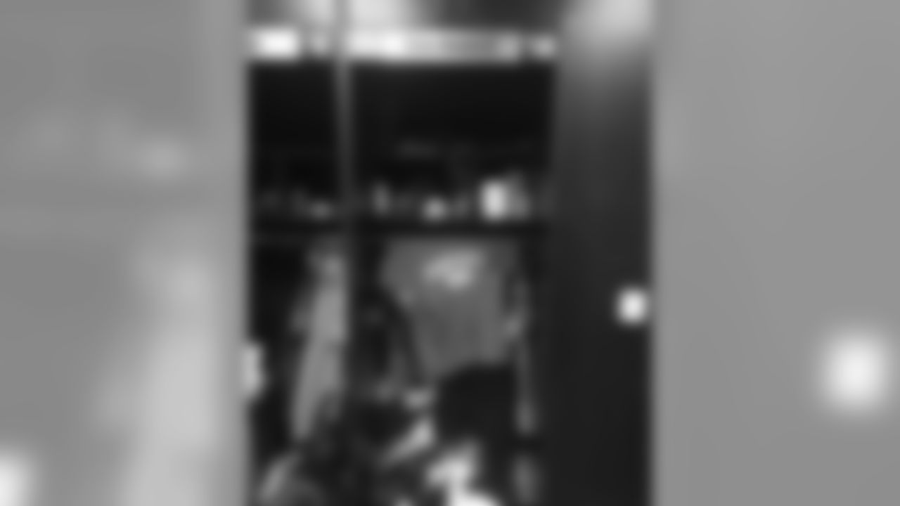 elvis.dumervil [Elvis Dumervil]: Somebody's got jokes #GoCards