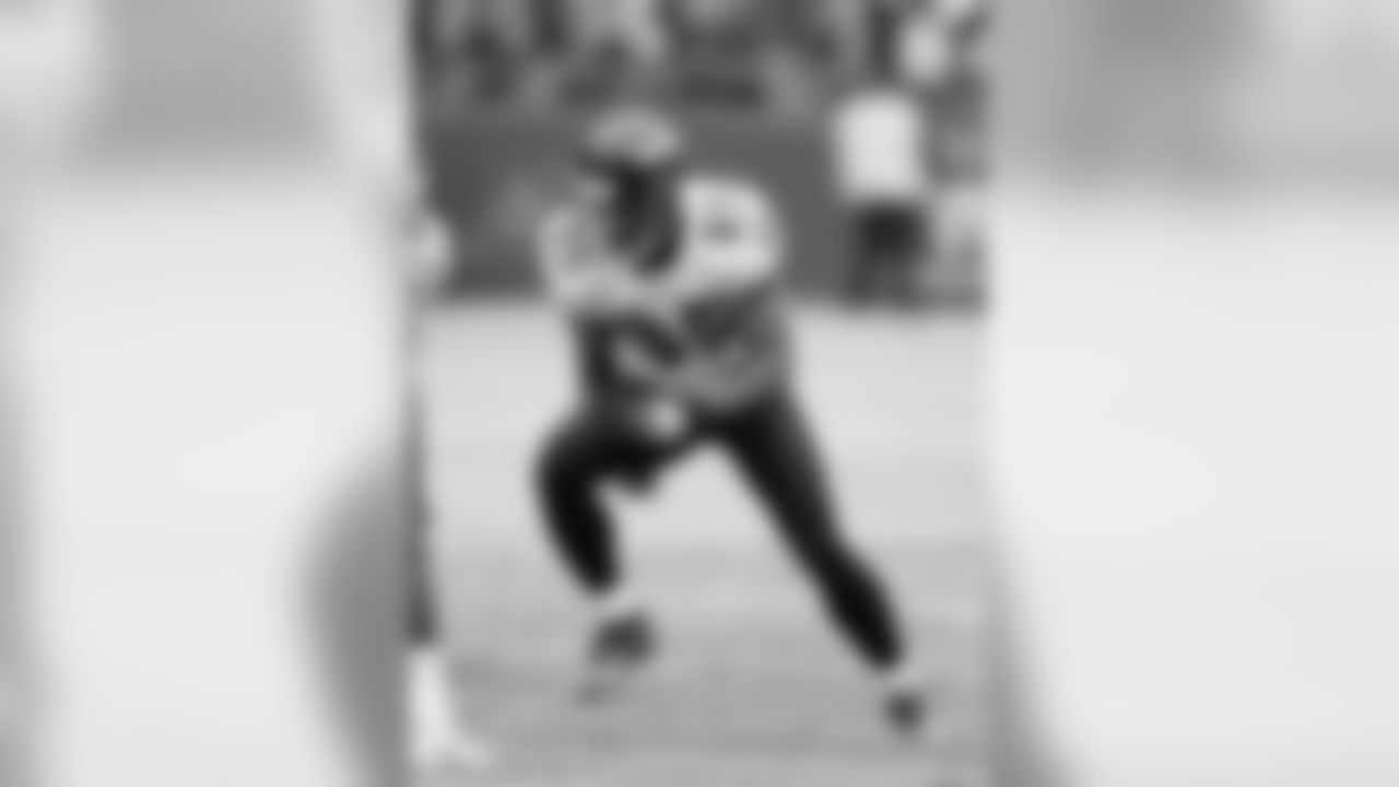4. WR Derrick Mason (2005-2010)
Ravens fans yearned for a big-time receiver and they got it when Baltimore inked Mason in 2005. He still stands as the Ravens' franchise receiving leader in catches (471) and yards (5,777). He posted four 1,000-yard seasons in his six years in Baltimore and was a big part of helping Joe Flacco launch his early career. Mason was a leader on four playoff teams and another gritty player.