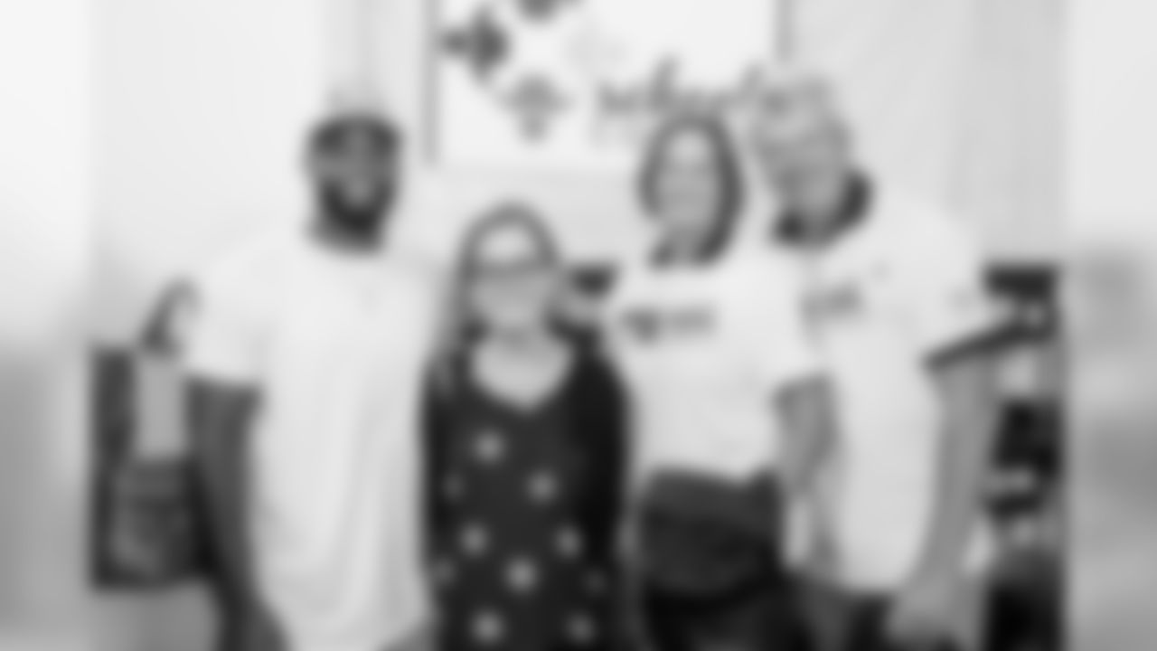 092319HuddleFor100WarehousePreview_0013