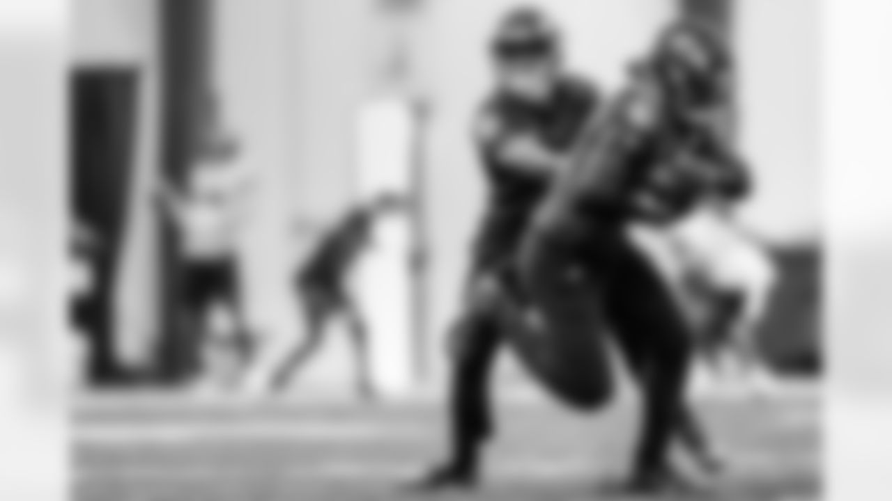 RB Gus Edwards