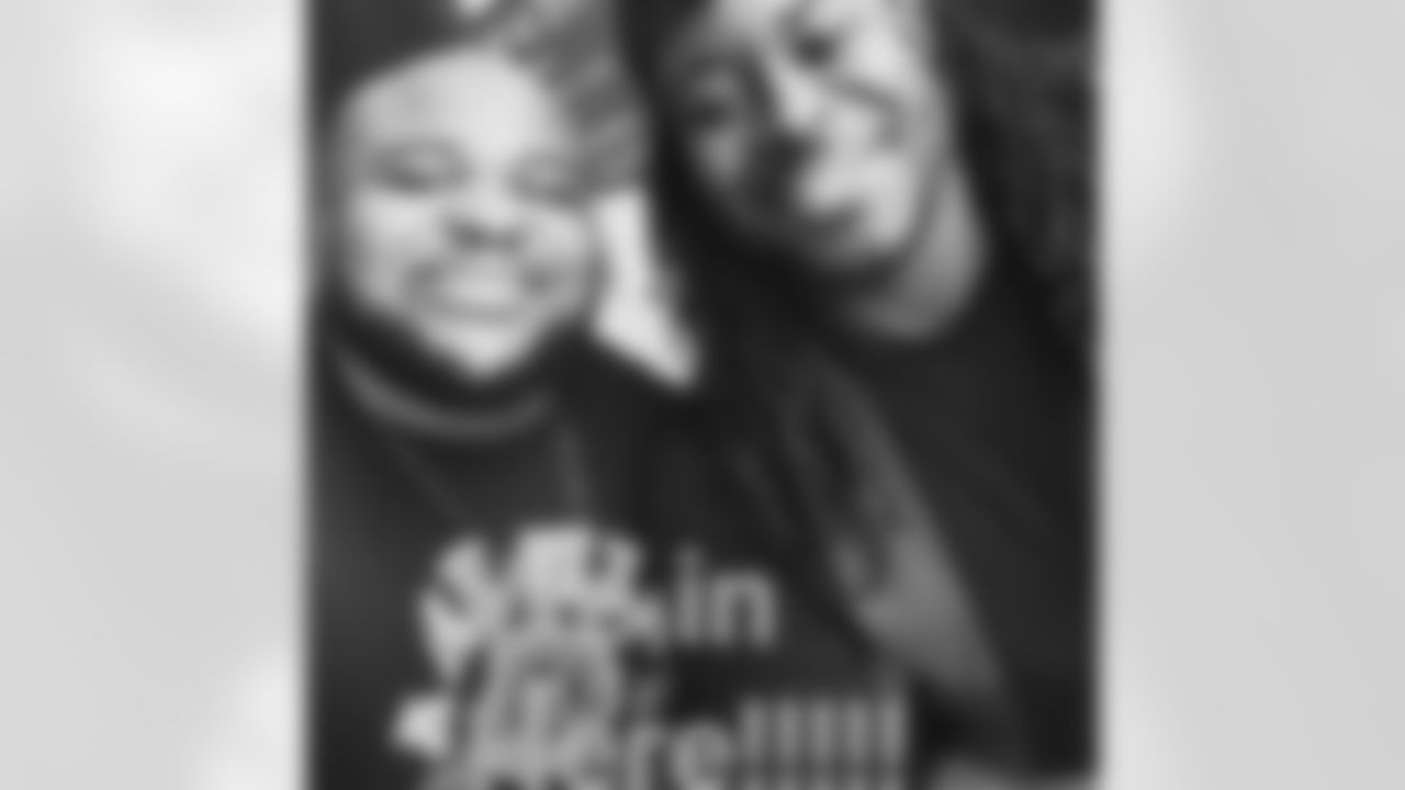 brandonw_66[Brandon Williams]: We Being the City #GoRavensGo @eddielacy #FeastMode