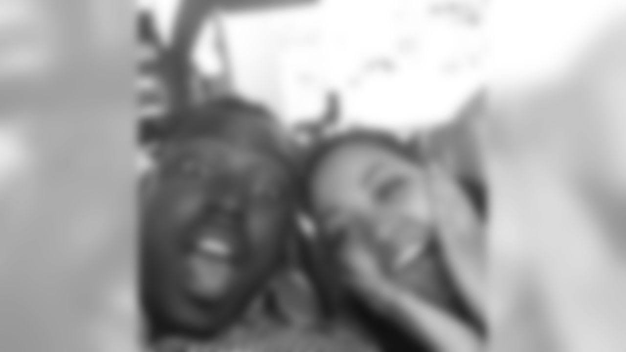 artj97 [Art Jones]: Date night at Dave & busters w/ my love @sunnyjean02 . Having to much fun!!!