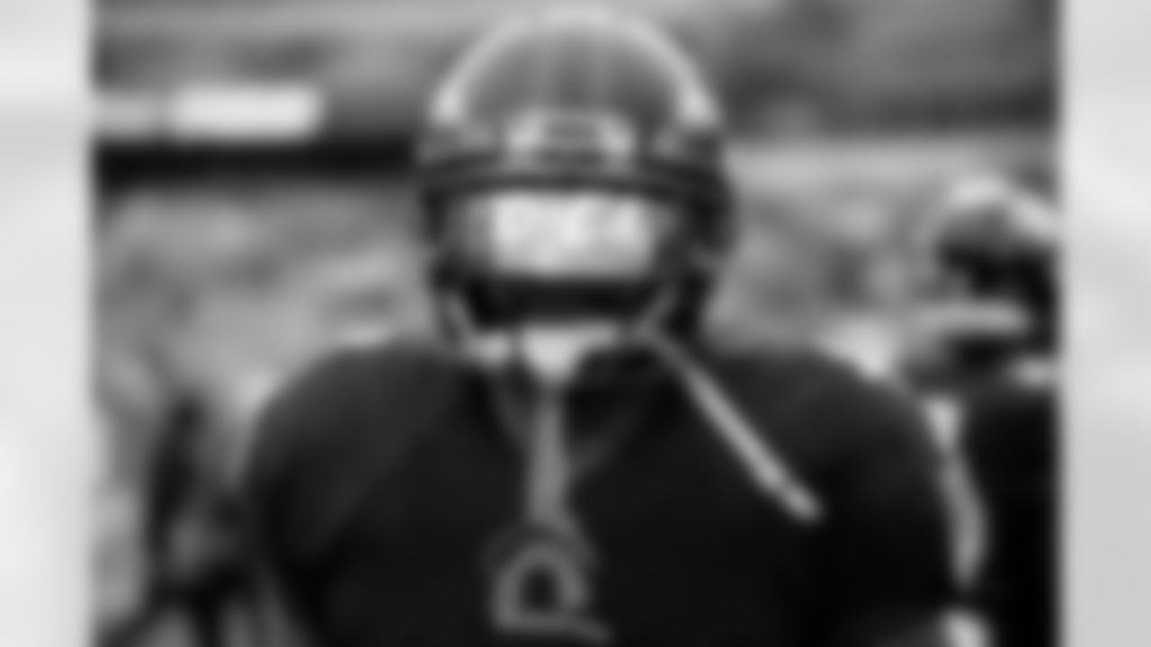 DB/LB Anthony Levine Sr.
