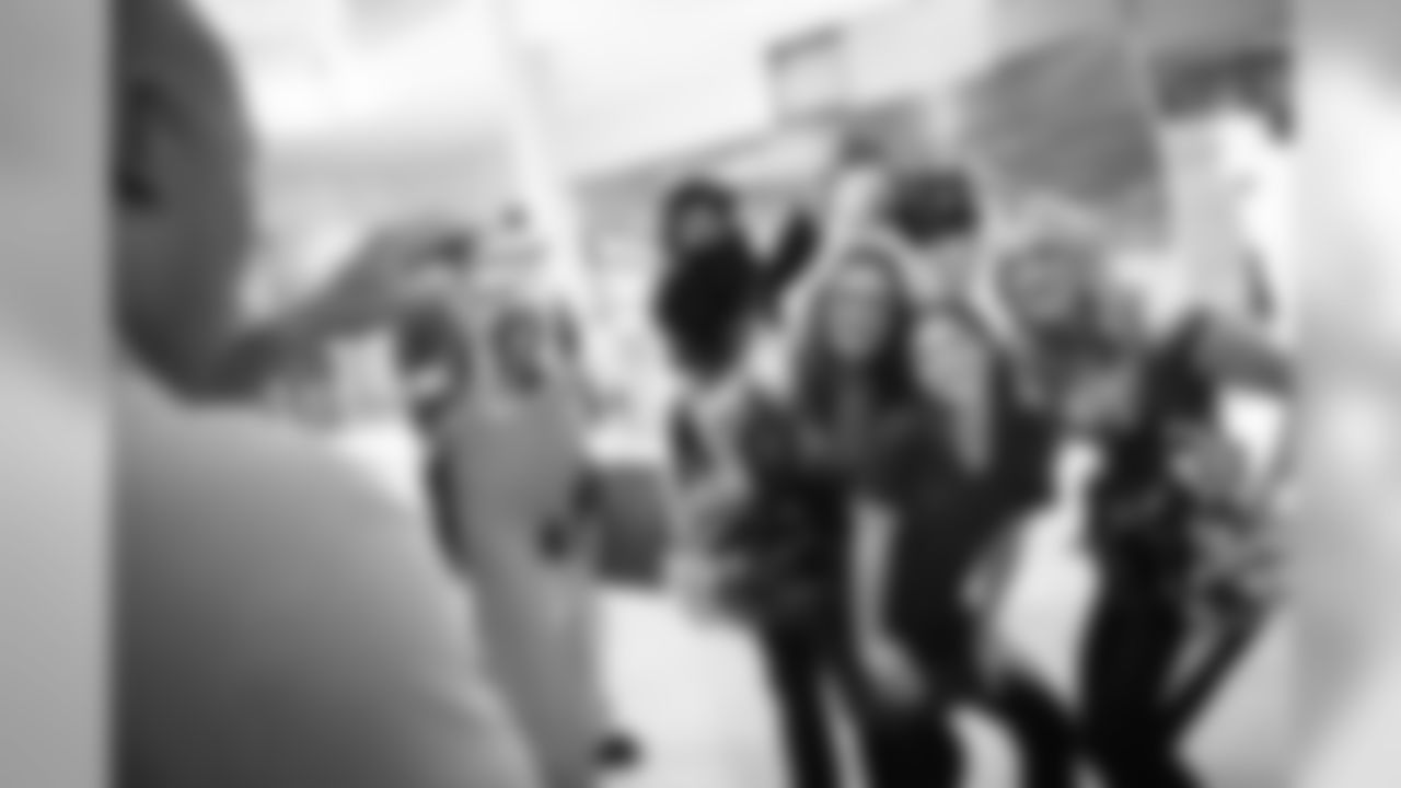 October 21, 2018
The Baltimore Ravens Purple Caravan visited the Xfinity store in White Marsh and then to the White Marsh Mall.