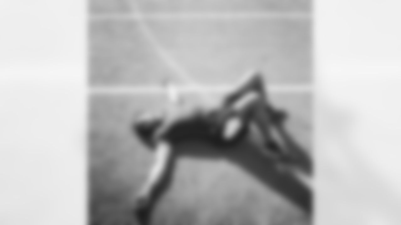 l_webb21 [Lardarius Webb]: @kylejakobe put me to sleep already! Good work @torreysmithwr and Ray Rizzle!!