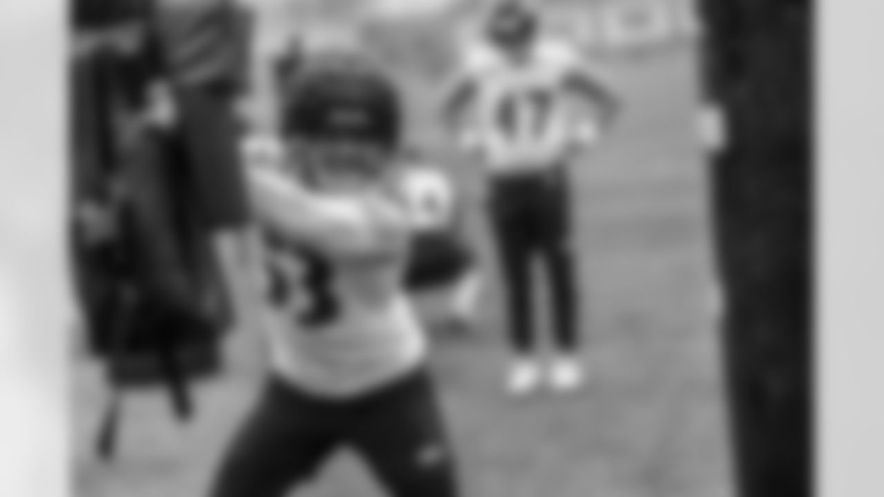 OLB Chuck Wiley