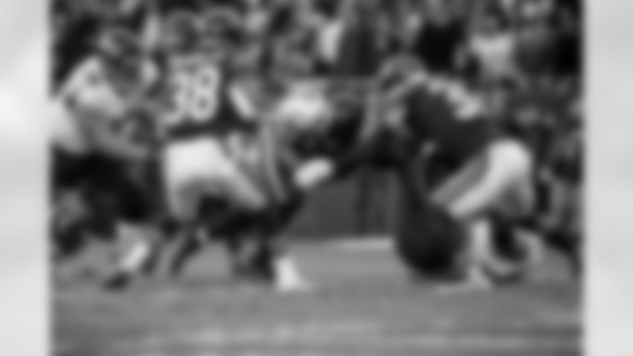 RB Devonta Freeman scores a touchdown