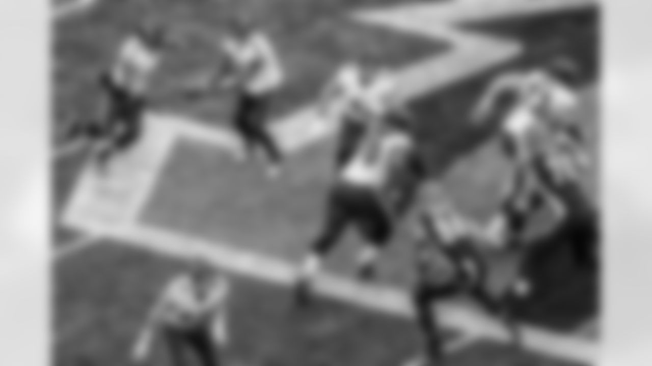 QB Lamar Jackson hands off to RB Mark Ingram II