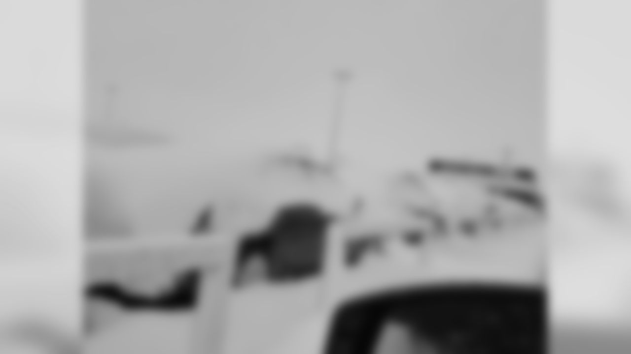 aceandsmitty[Steve Smith Sr.]: Wasn't prepared for this.l! Peace out #denver #agent89 out