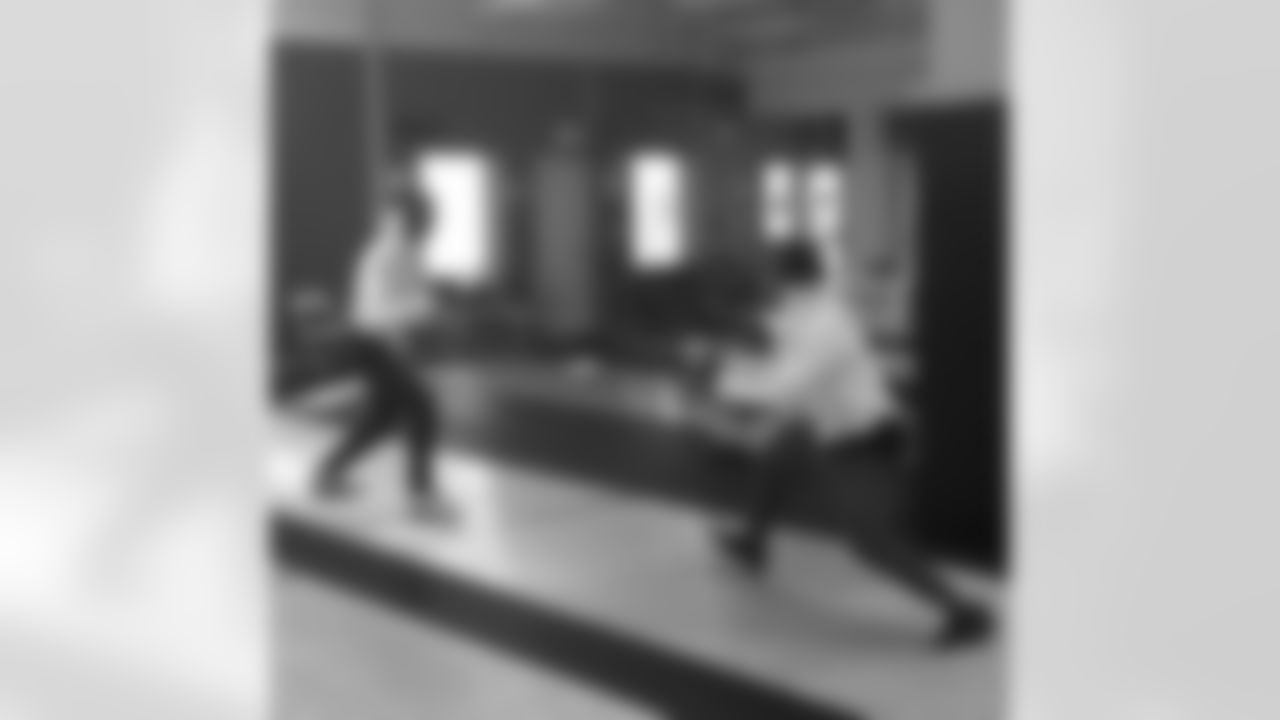 jforsett[Justin Forsett]: So much fun hanging with @USAPentathlon today as you can can see I didn't know what I was doing in this fencing experience. Lol #WhenInDoubtShuffle #ItWasADraw