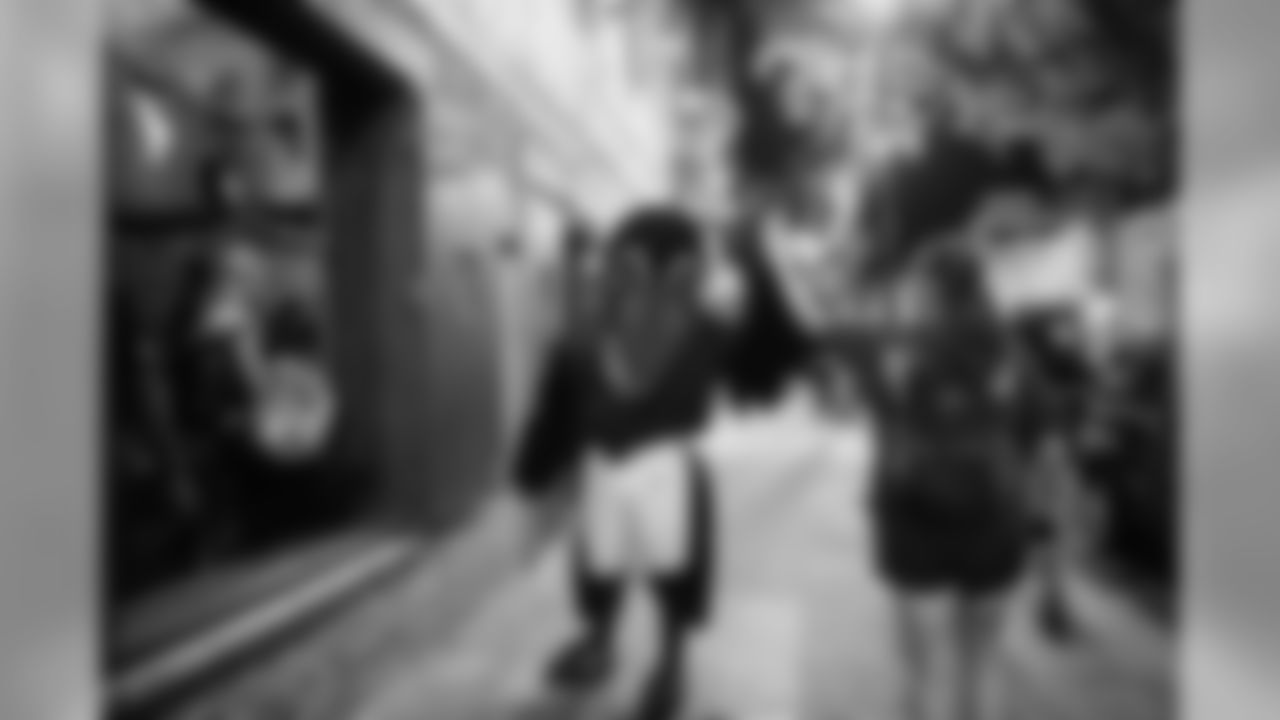 September 19, 2019
Ravens Bar Crawl in Federal Hill, Baltimore on September 19, 2019. The Ravens Cheerleaders, PlayMakers, Poe, and alumni ILB, Jameel McClain, and P, Kyle Richardson.
Bars visited were Wayward, Mothers, Nobles, Crossbar, and Magerks.