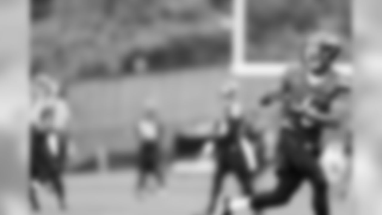 WR Tim White